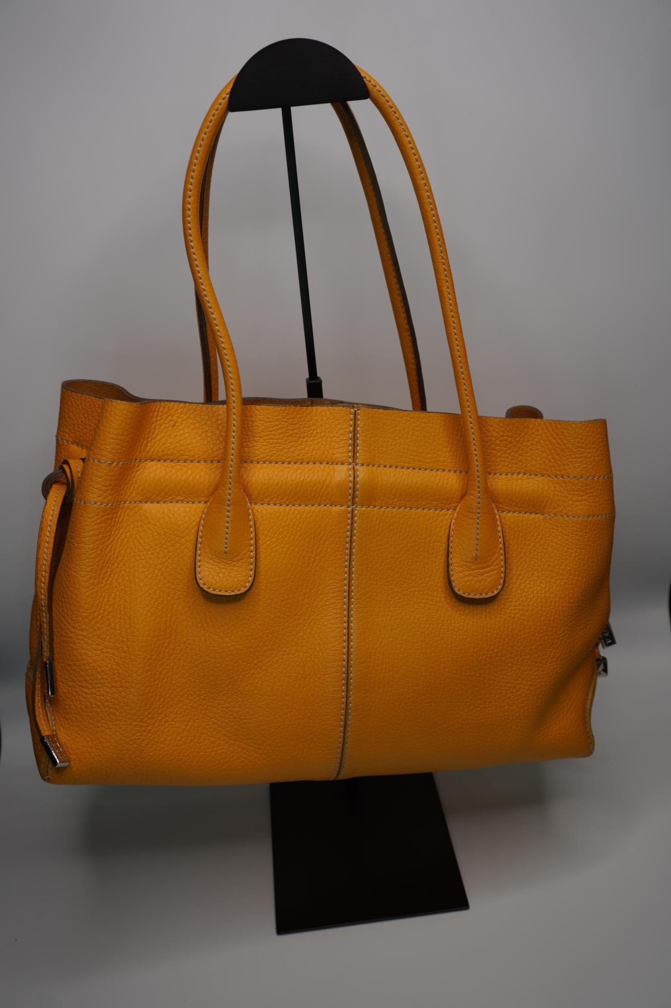 Tod's Medium Di Bag orange Leather Tote