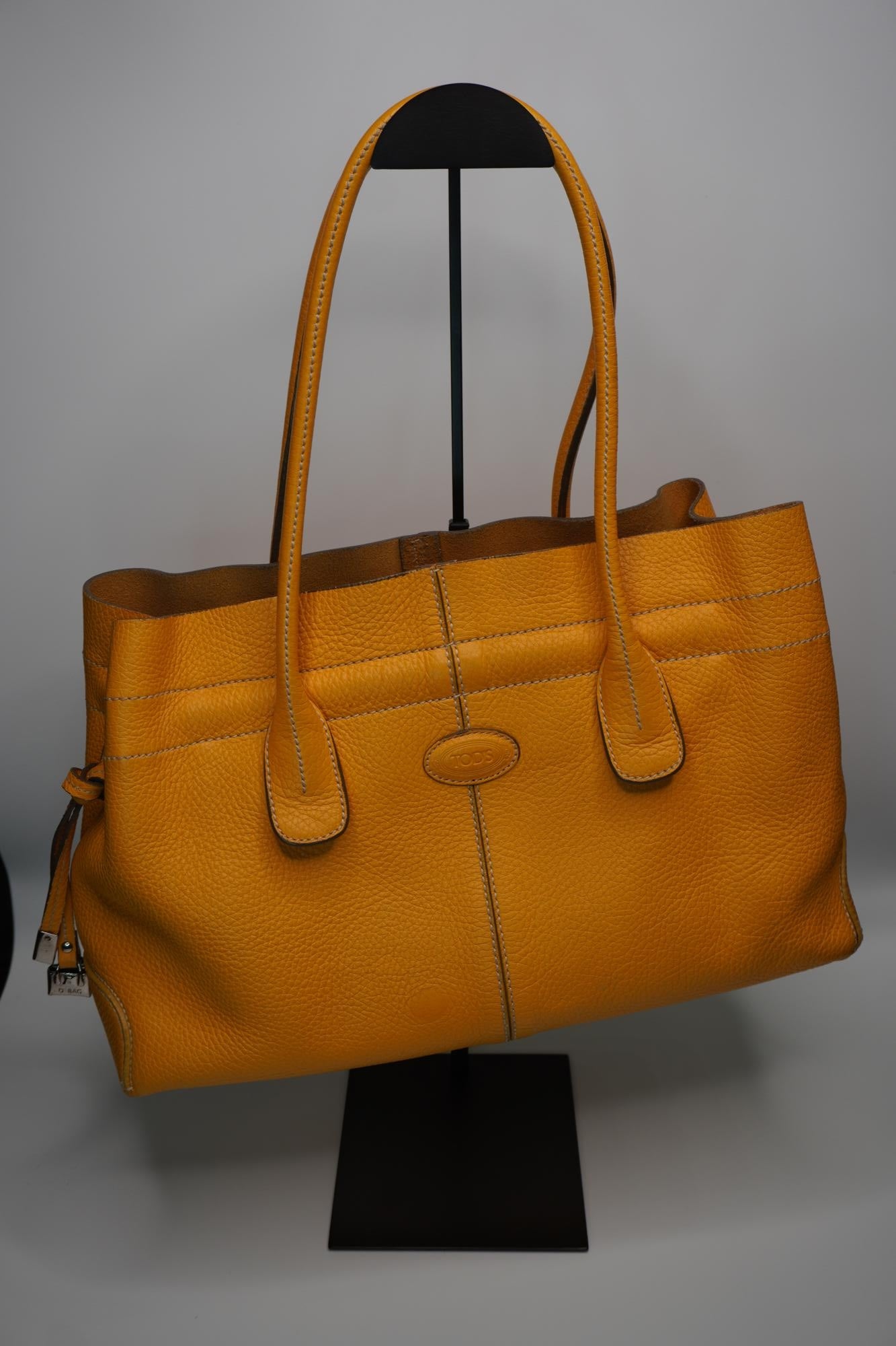 Tod's Medium Di Bag orange Leather Tote