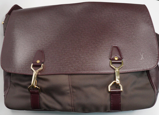 Louis Vuitton Dersou Messenger Bag in Taiga Leather