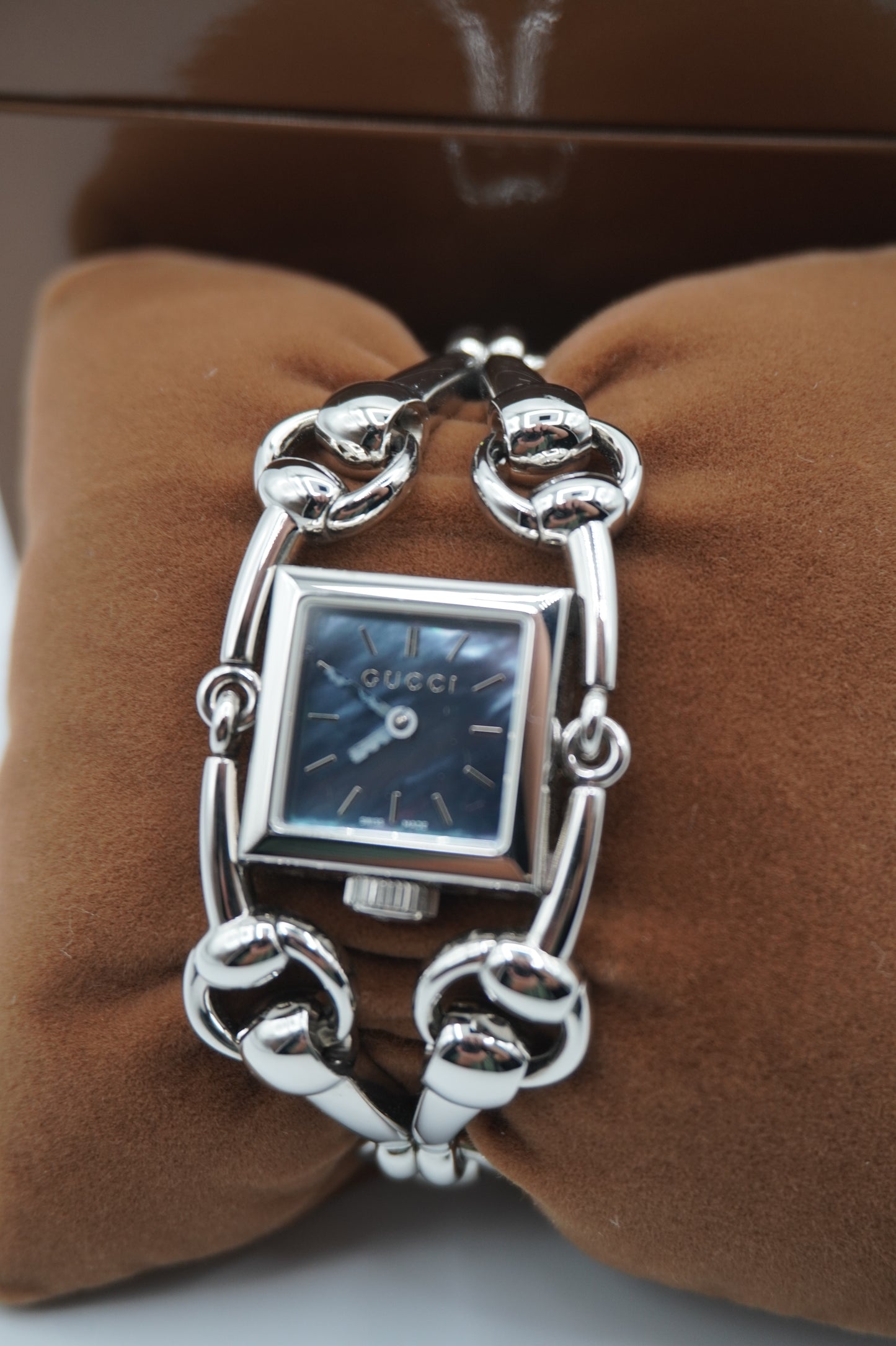 Gucci Signoria Mother of Pearl Quartz Watch – 20mm