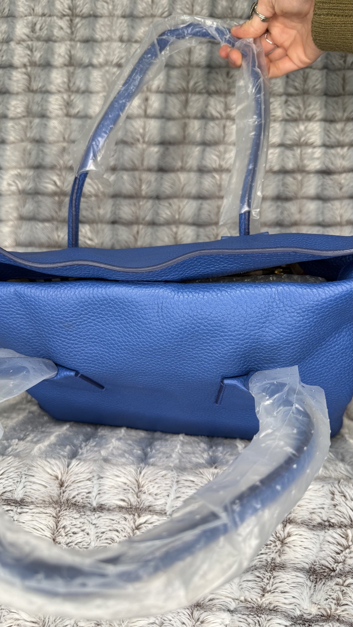 Burberry Baynard Leather Tote Bag – Blue