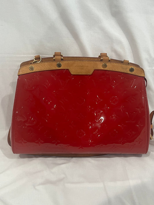 Louis Vuitton Brea MM Vernis Leather Shoulder Bag in Pomme d'Amour