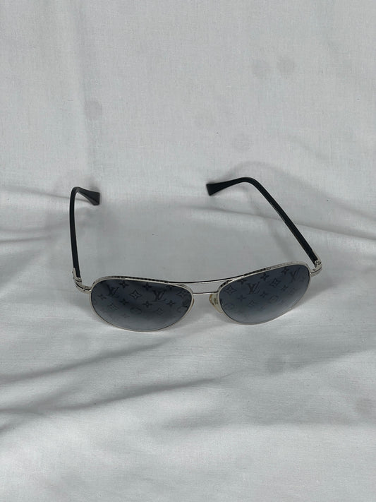 Louis Vuitton Conspiration Pilote Sunglasses – Silver Frame & Monogram Gradient Lenses
