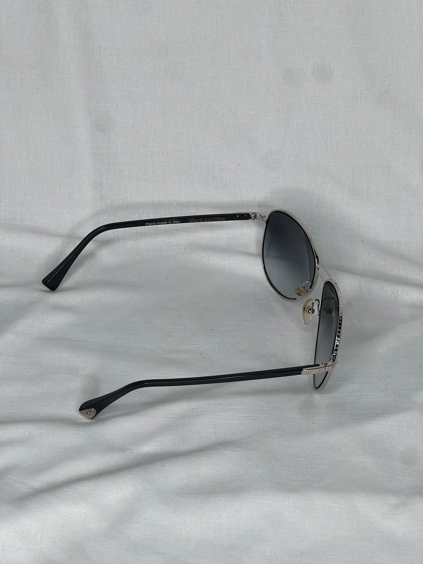 Louis Vuitton Conspiration Pilote Sunglasses – Silver Frame & Monogram Gradient Lenses
