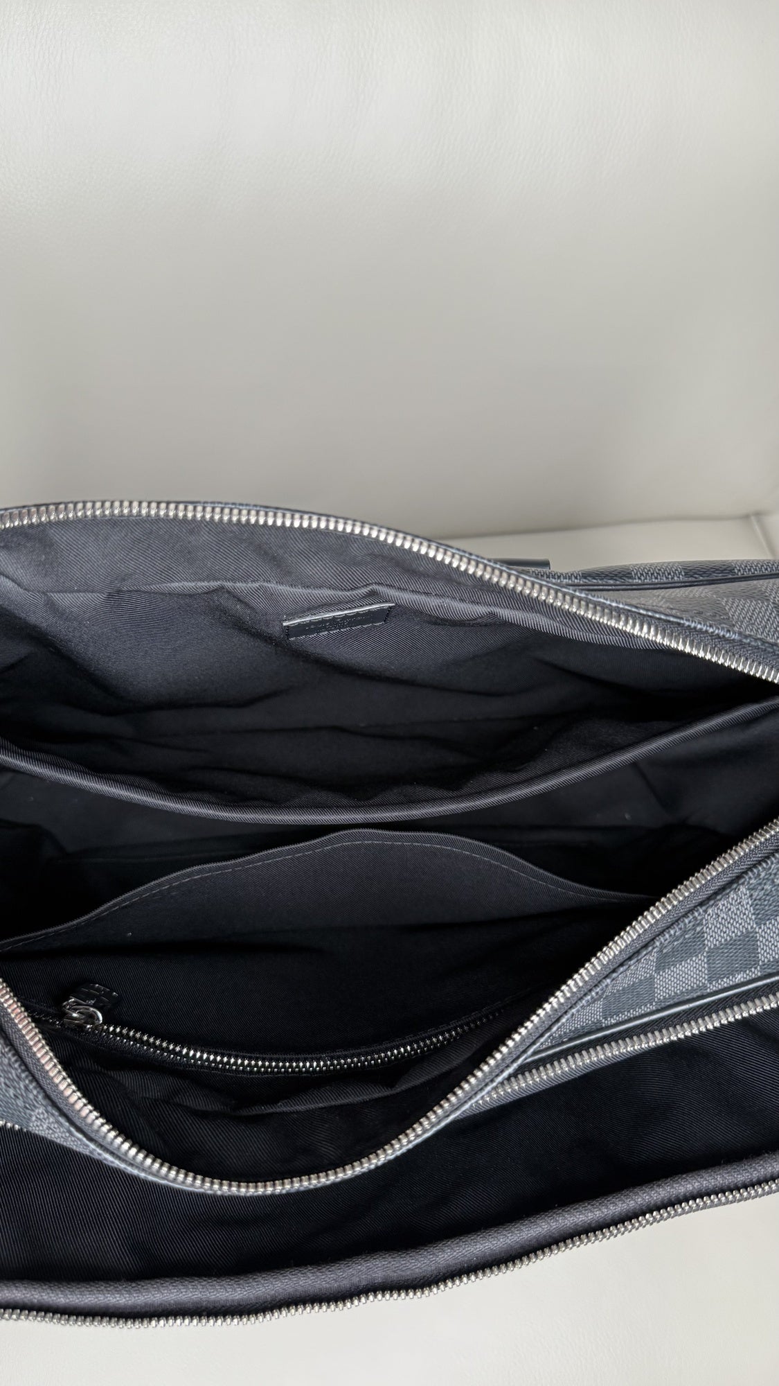 Louis Vuitton Porte-Documents Voyage in Damier Graphite