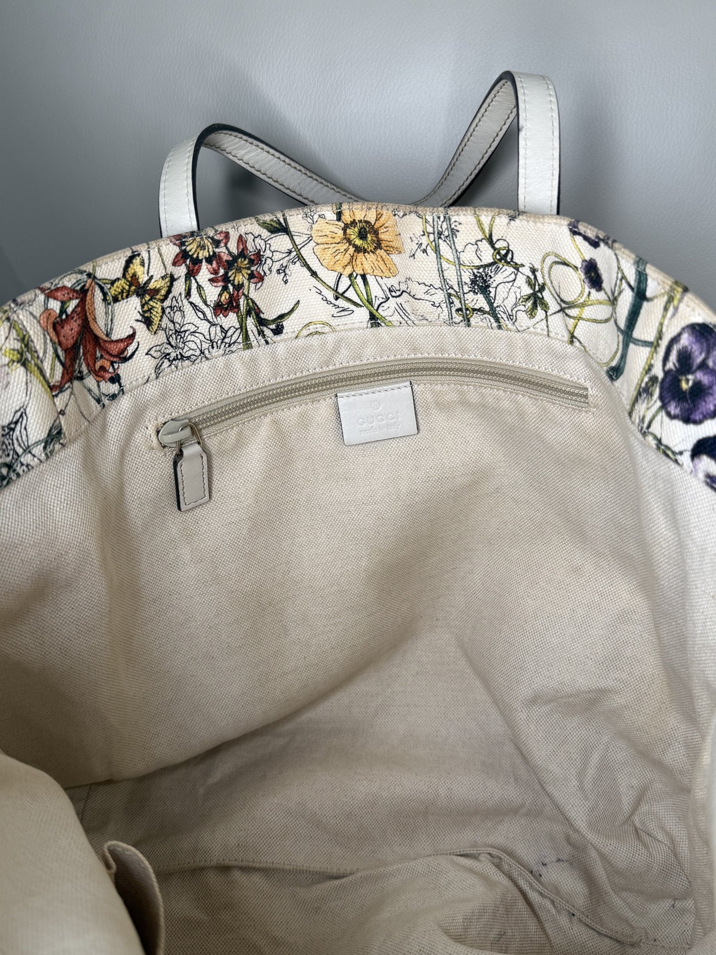 Gucci Flora Tote Bag – White Canvas with Multicolor Floral Print