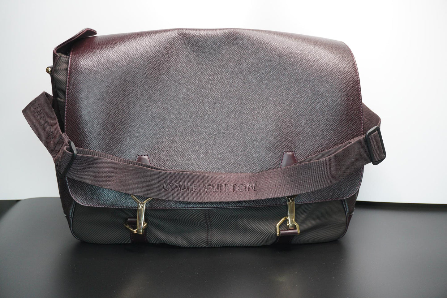 Louis Vuitton Dersou Messenger Bag in Taiga Leather