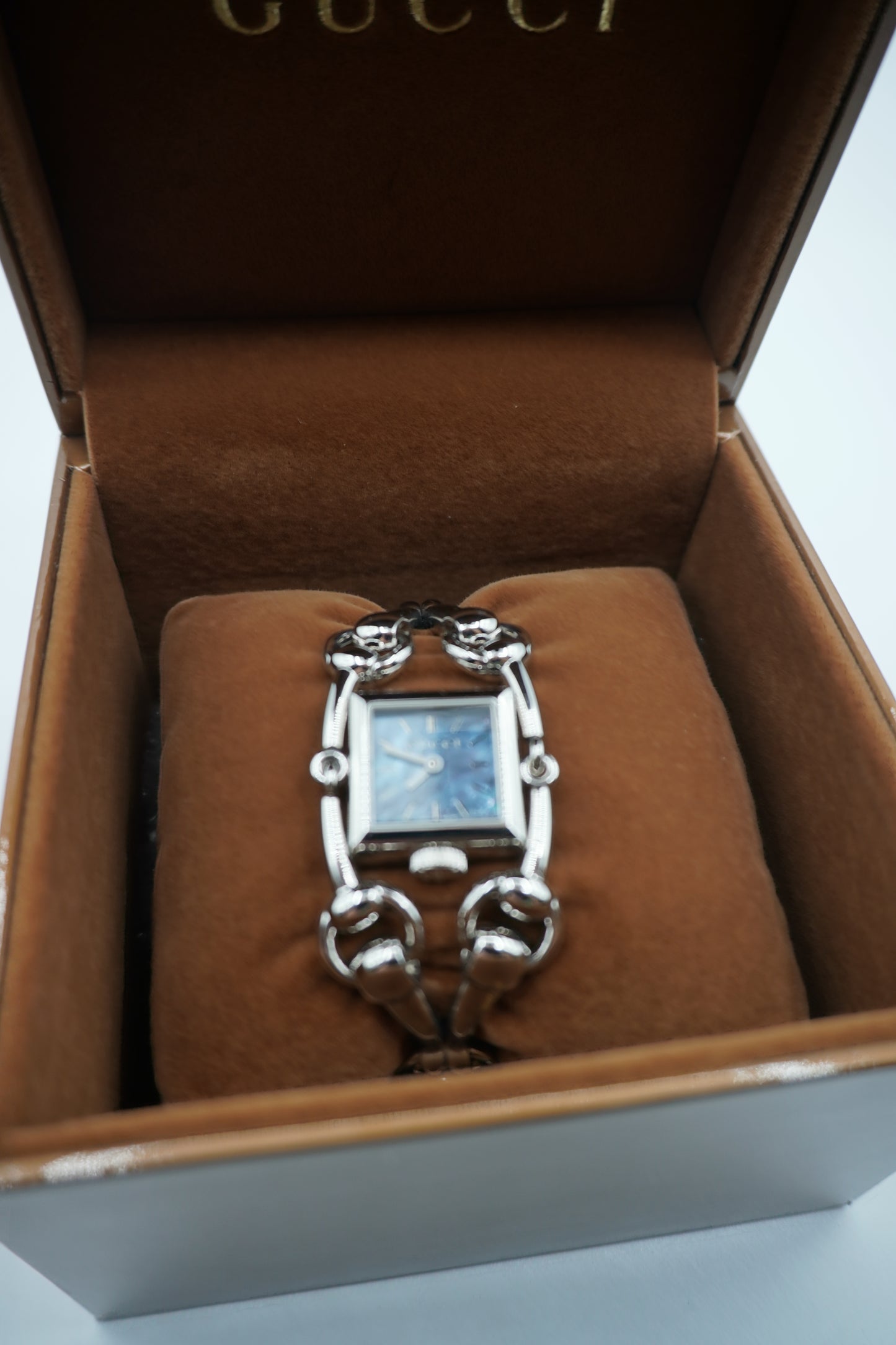 Gucci Signoria Mother of Pearl Quartz Watch – 20mm