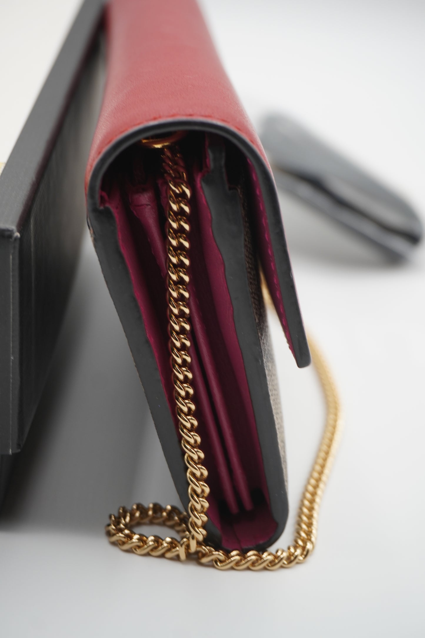 Gucci Padlock GG Supreme Wallet on Chain