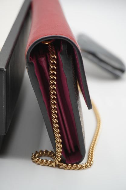 Gucci Padlock GG Supreme Wallet on Chain