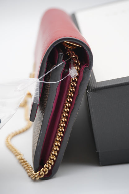 Gucci Padlock GG Supreme Wallet on Chain