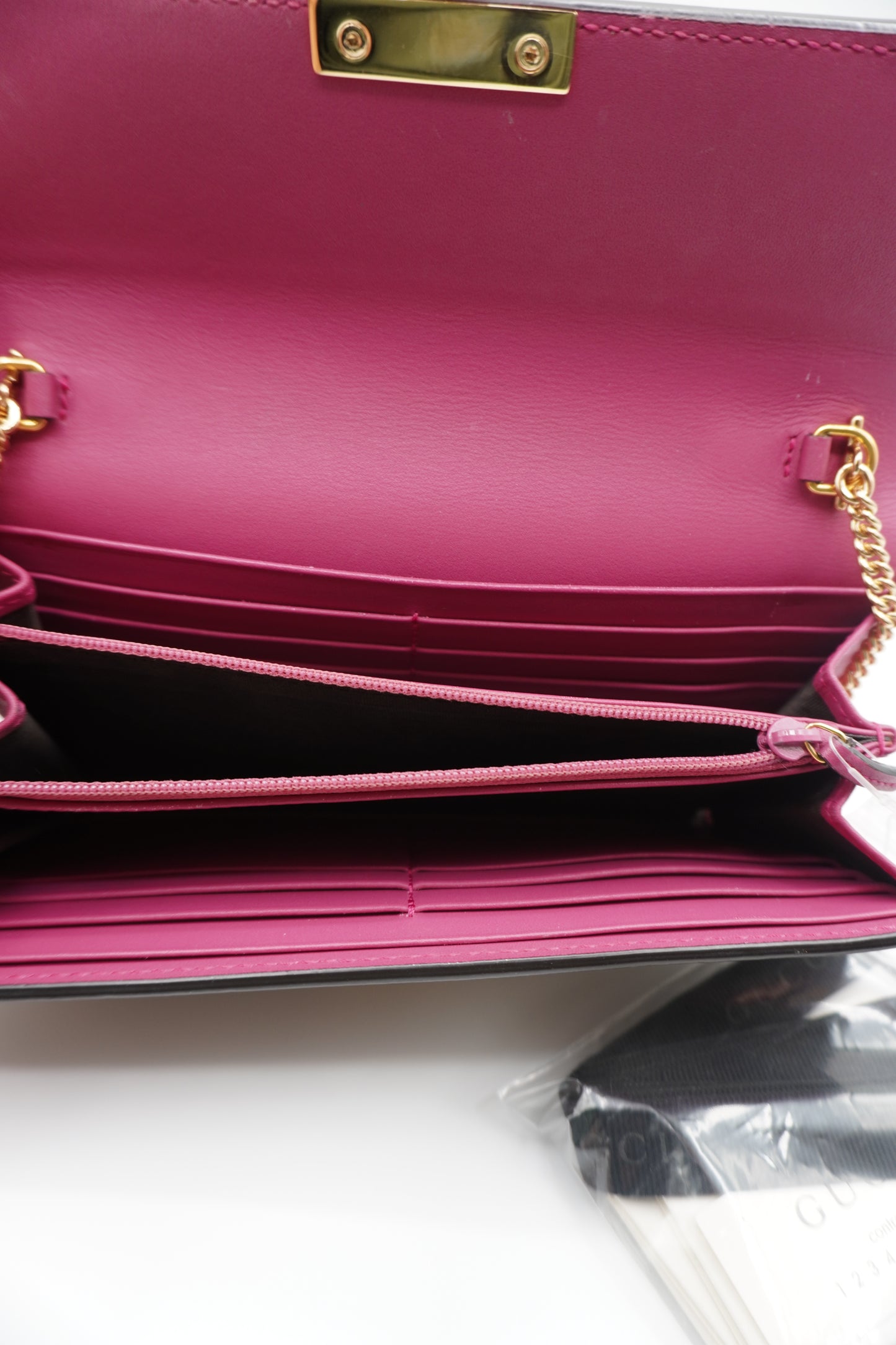 Gucci Padlock GG Supreme Wallet on Chain