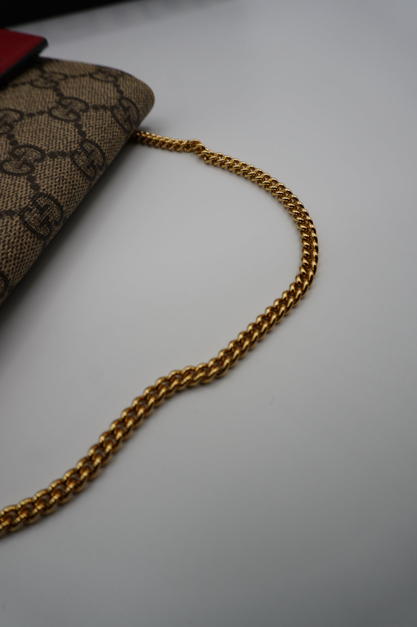 Gucci Padlock GG Supreme Wallet on Chain