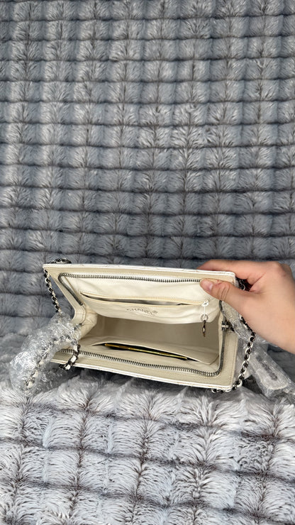 CHANEL Caviar Shoulder Bag - White