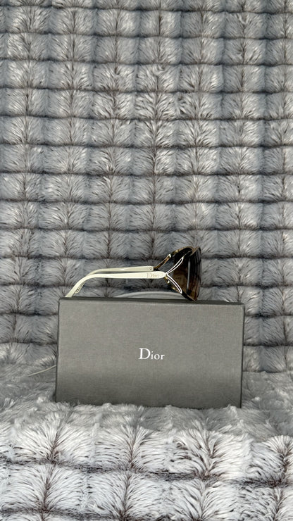 Christian Dior Oversized Butterfly Sunglasses – Gradient Brown