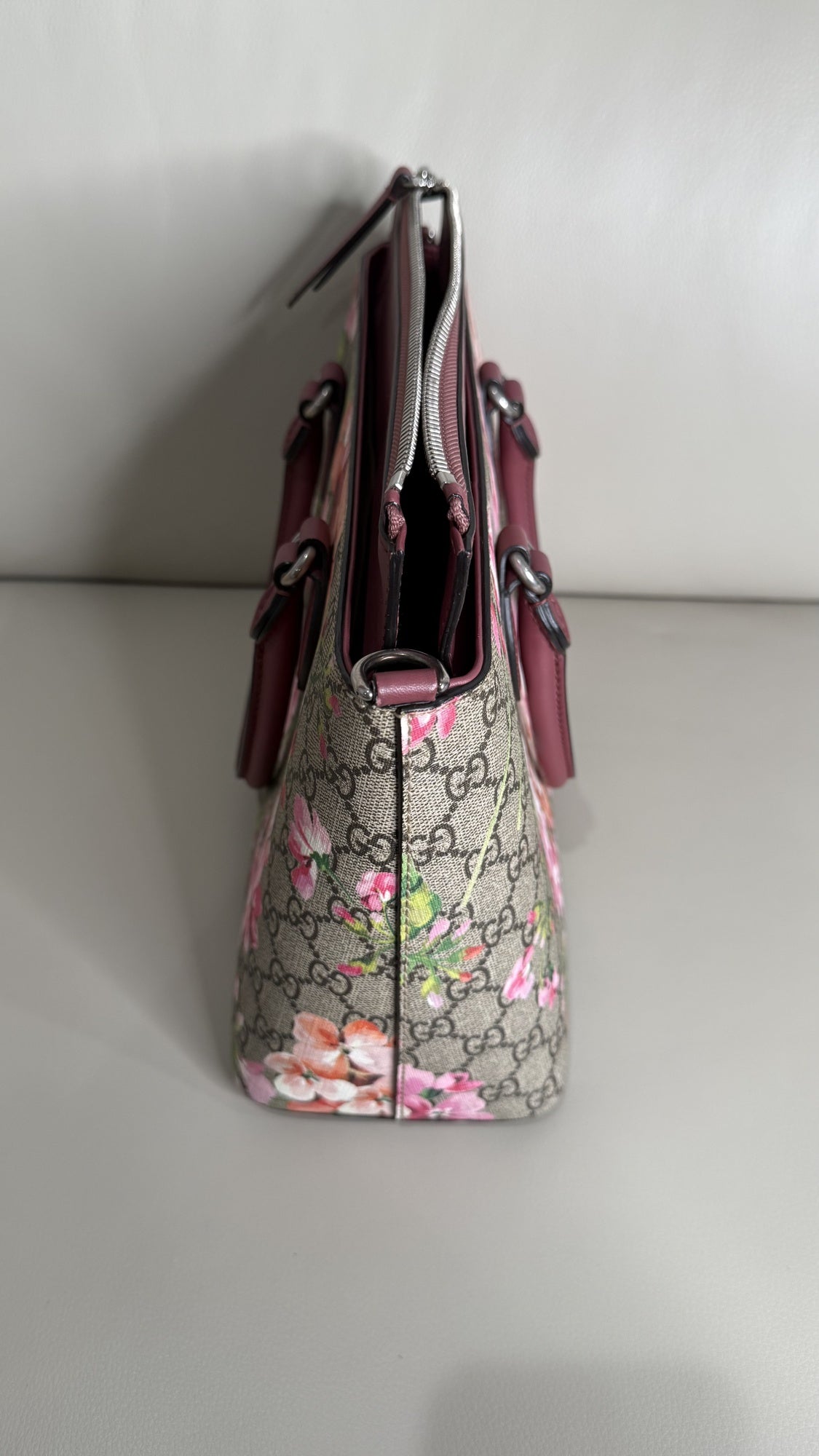 Gucci GG Supreme Blooms Tote Bag