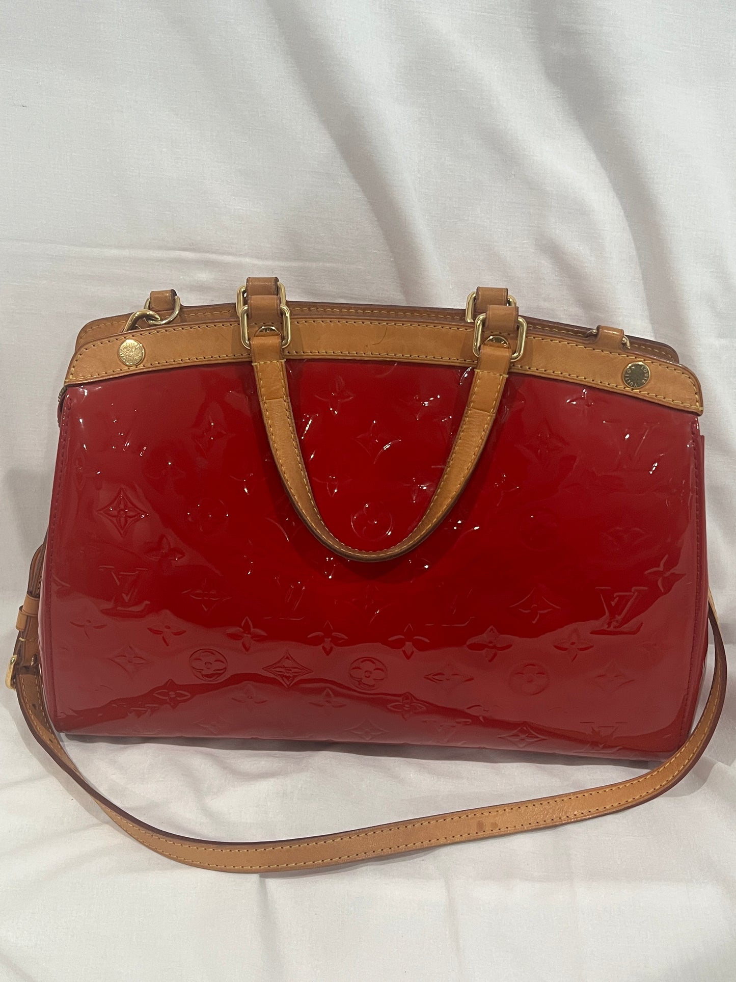 Louis Vuitton Brea MM Vernis Leather Shoulder Bag in Pomme d'Amour