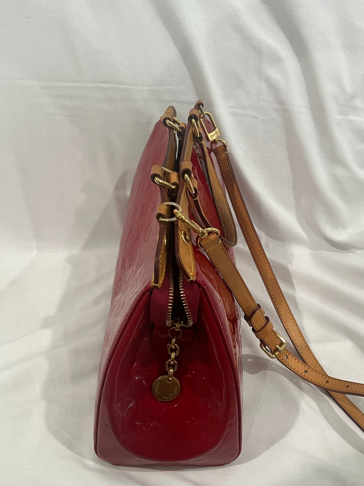Louis Vuitton Brea MM Vernis Leather Shoulder Bag in Pomme d'Amour