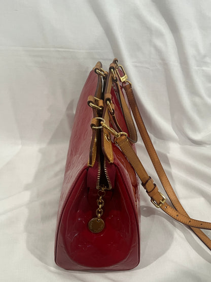 Louis Vuitton Brea MM Vernis Leather Shoulder Bag in Pomme d'Amour