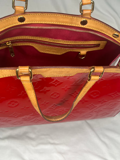 Louis Vuitton Brea MM Vernis Leather Shoulder Bag in Pomme d'Amour