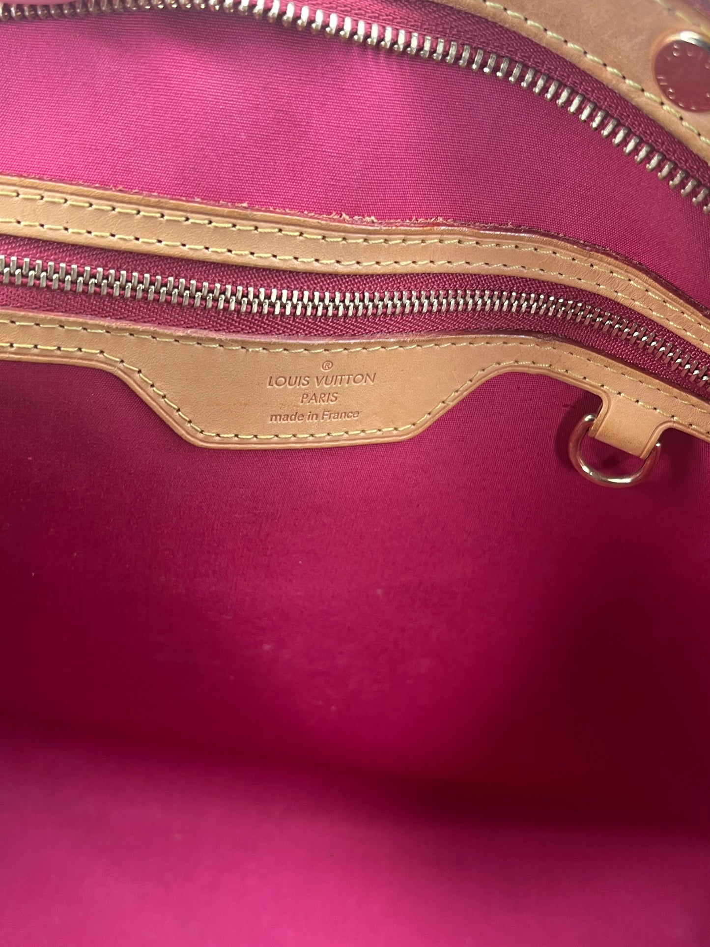Louis Vuitton Brea MM Vernis Leather Shoulder Bag in Pomme d'Amour