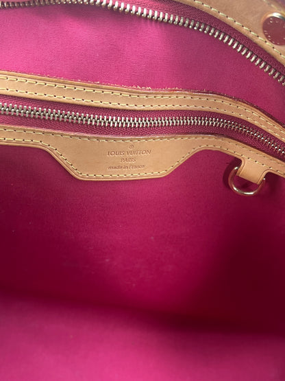 Louis Vuitton Brea MM Vernis Leather Shoulder Bag in Pomme d'Amour