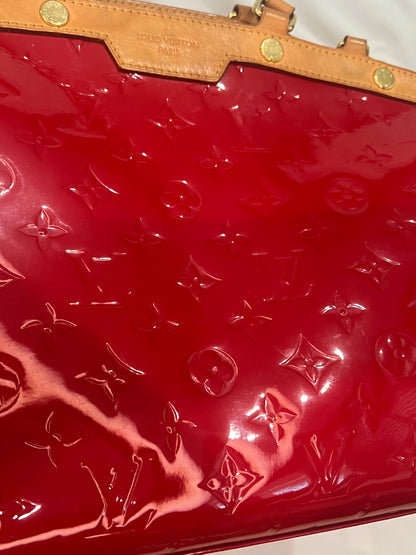Louis Vuitton Brea MM Vernis Leather Shoulder Bag in Pomme d'Amour