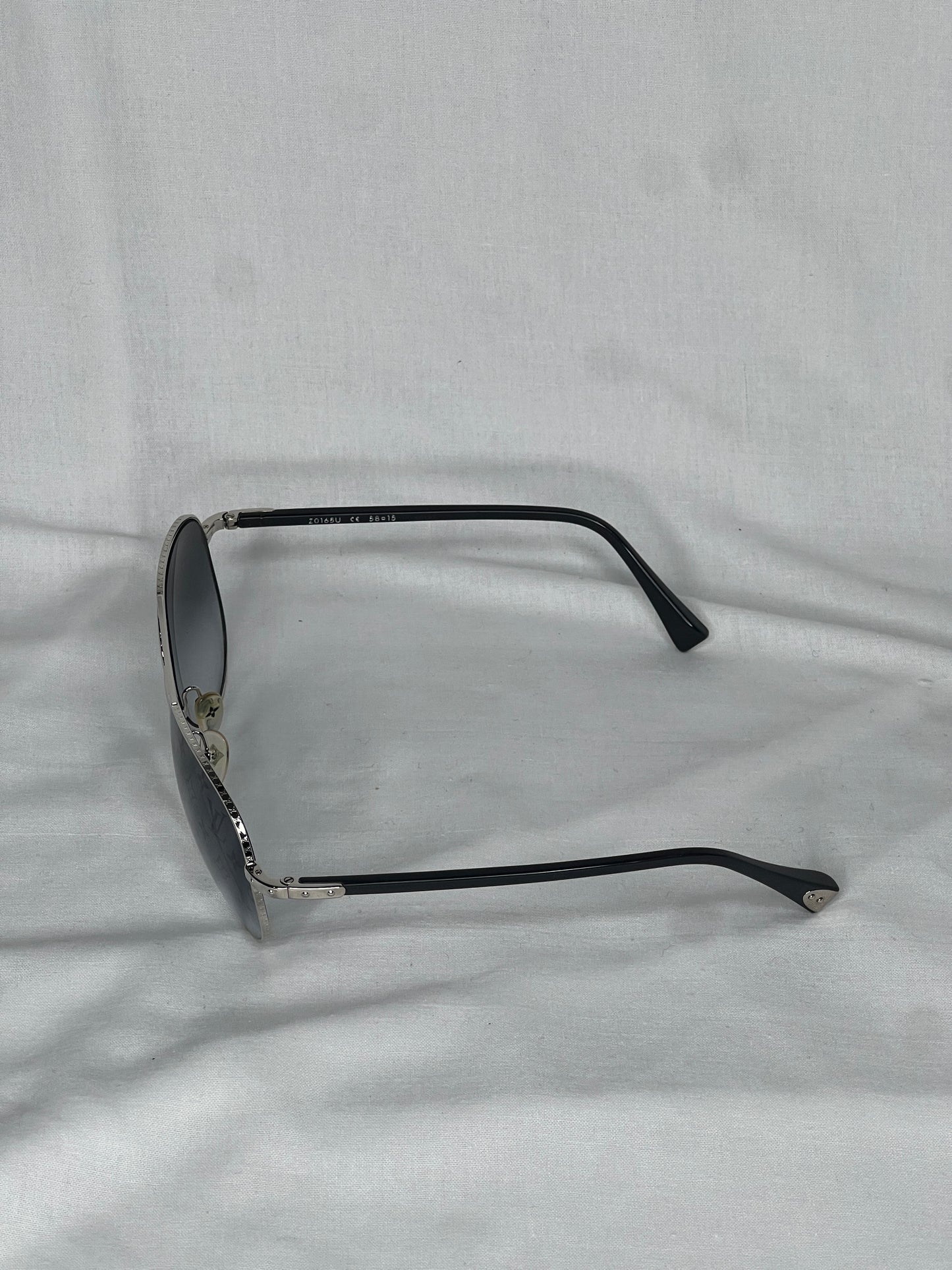 Louis Vuitton Conspiration Pilote Sunglasses – Silver Frame & Monogram Gradient Lenses