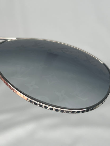 Louis Vuitton Conspiration Pilote Sunglasses – Silver Frame & Monogram Gradient Lenses