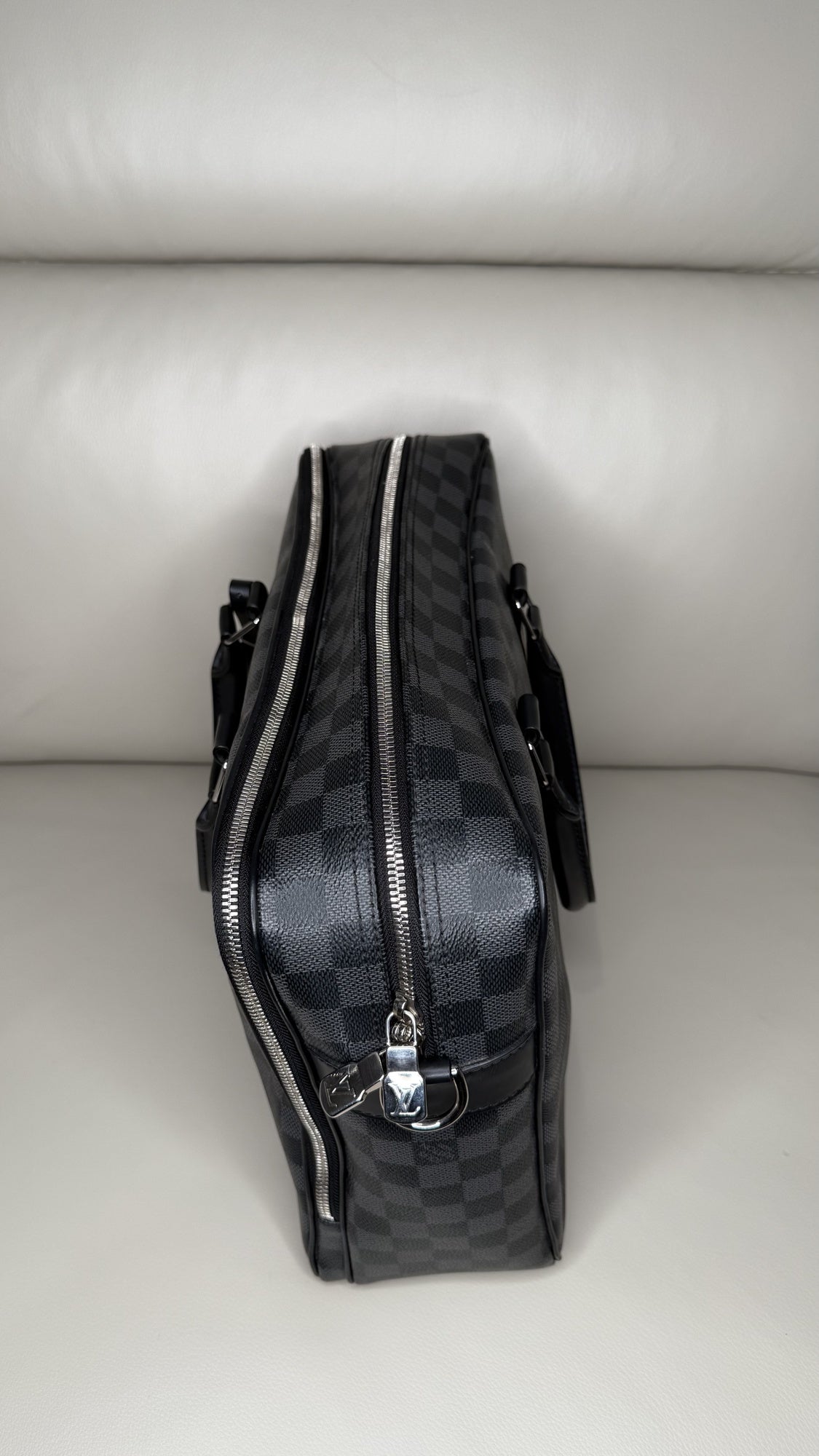Louis Vuitton Porte-Documents Voyage in Damier Graphite