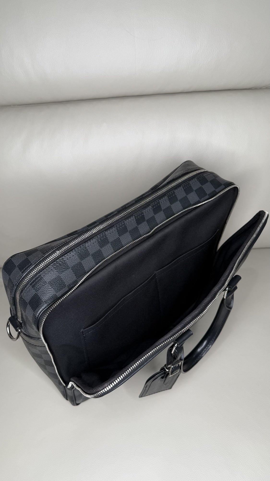 Louis Vuitton Porte-Documents Voyage in Damier Graphite