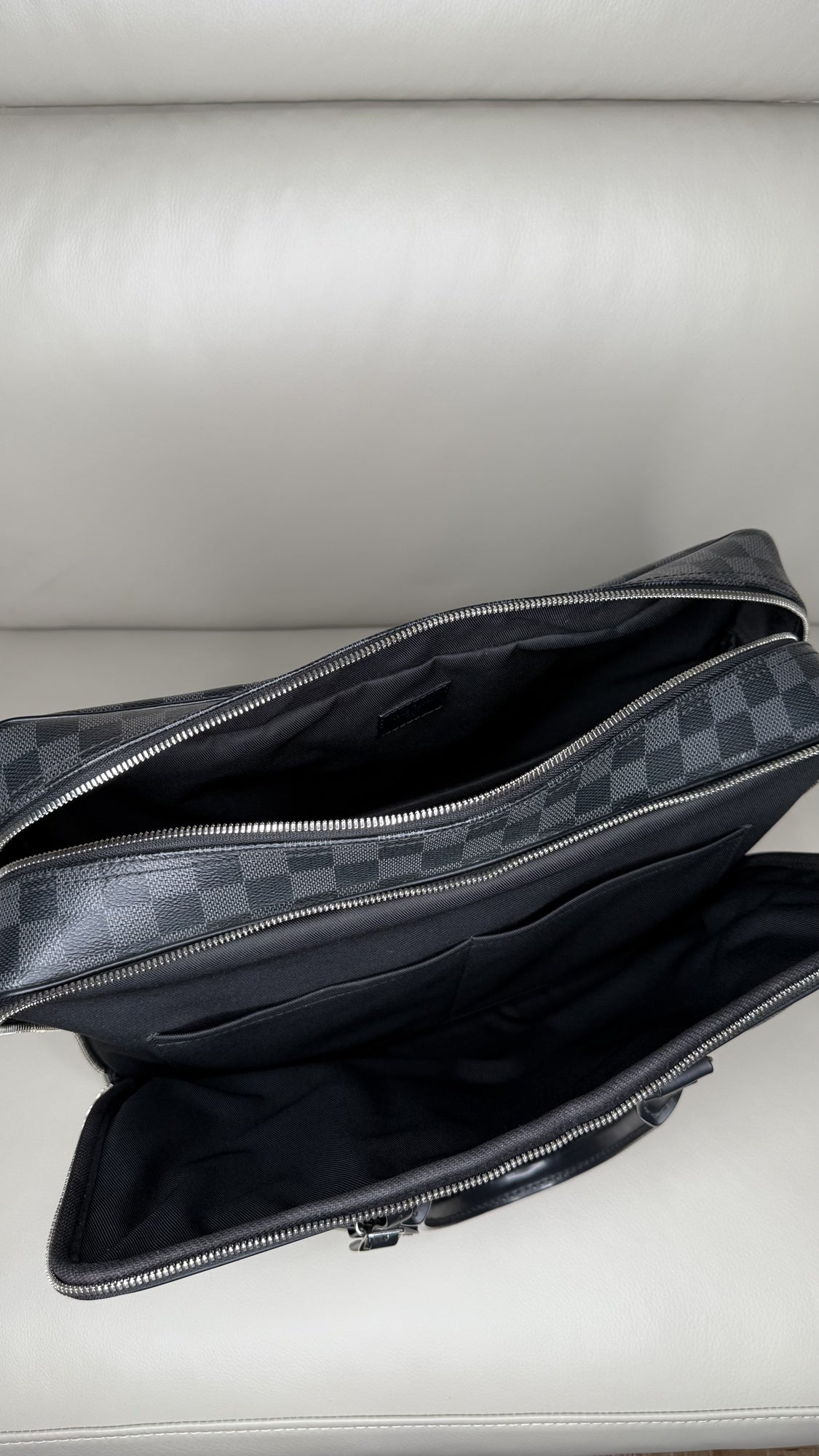 Louis Vuitton Porte-Documents Voyage in Damier Graphite