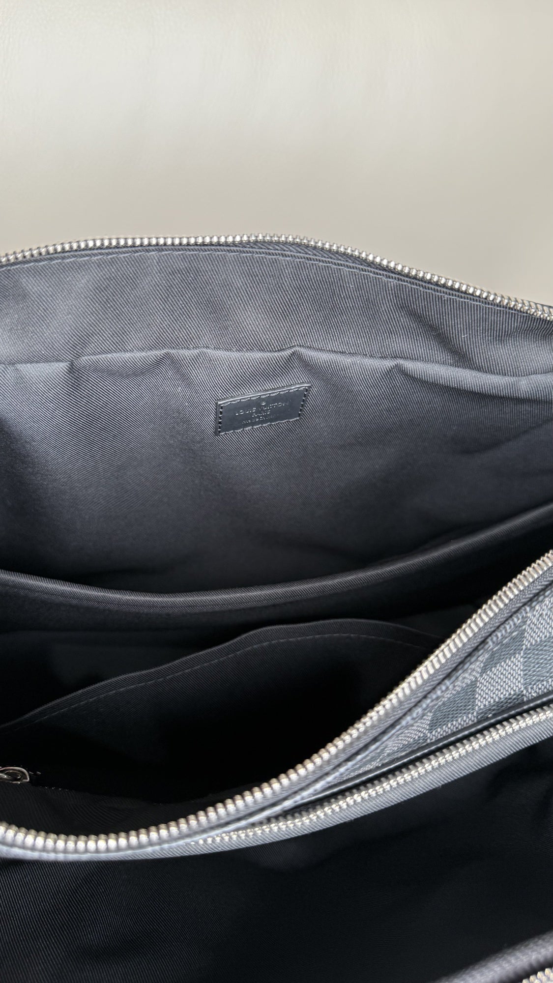 Louis Vuitton Porte-Documents Voyage in Damier Graphite