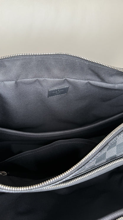 Louis Vuitton Porte-Documents Voyage in Damier Graphite