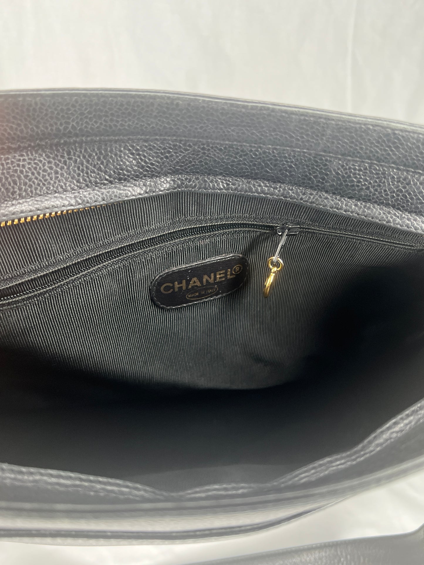 Chanel Vintage Caviar Leather Chain Shoulder Bag (Black)