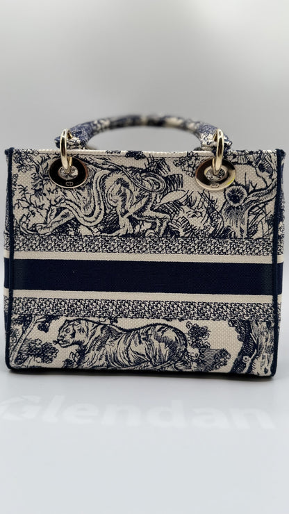 Christian Dior Lady D-Lite Bag – Toile de Jouy Embroidery