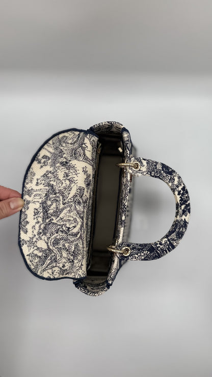 Christian Dior Lady D-Lite Bag – Toile de Jouy Embroidery