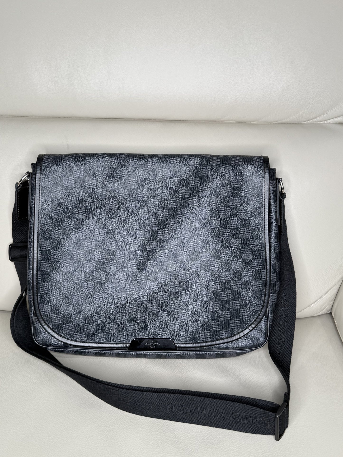 Louis Vuitton District MM Damier Graphite Canvas Messenger Bag