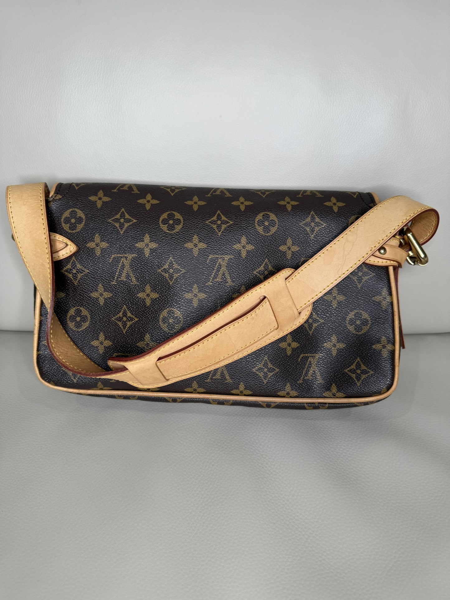 Louis Vuitton Jeune Fille Messenger Bag
